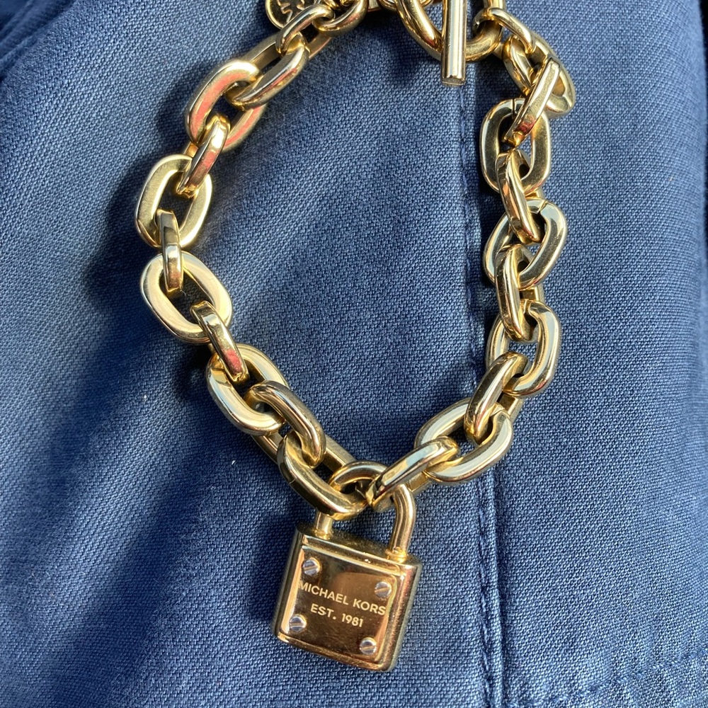 Micheal kor bracelet. Never worn. Without the box.